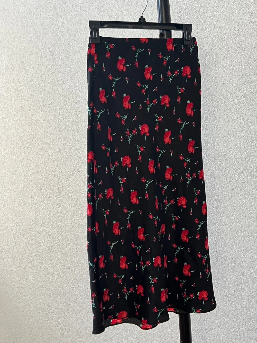 Vintage 90s Y2K Black A-Line Maxi Skirt with Red Rose Print